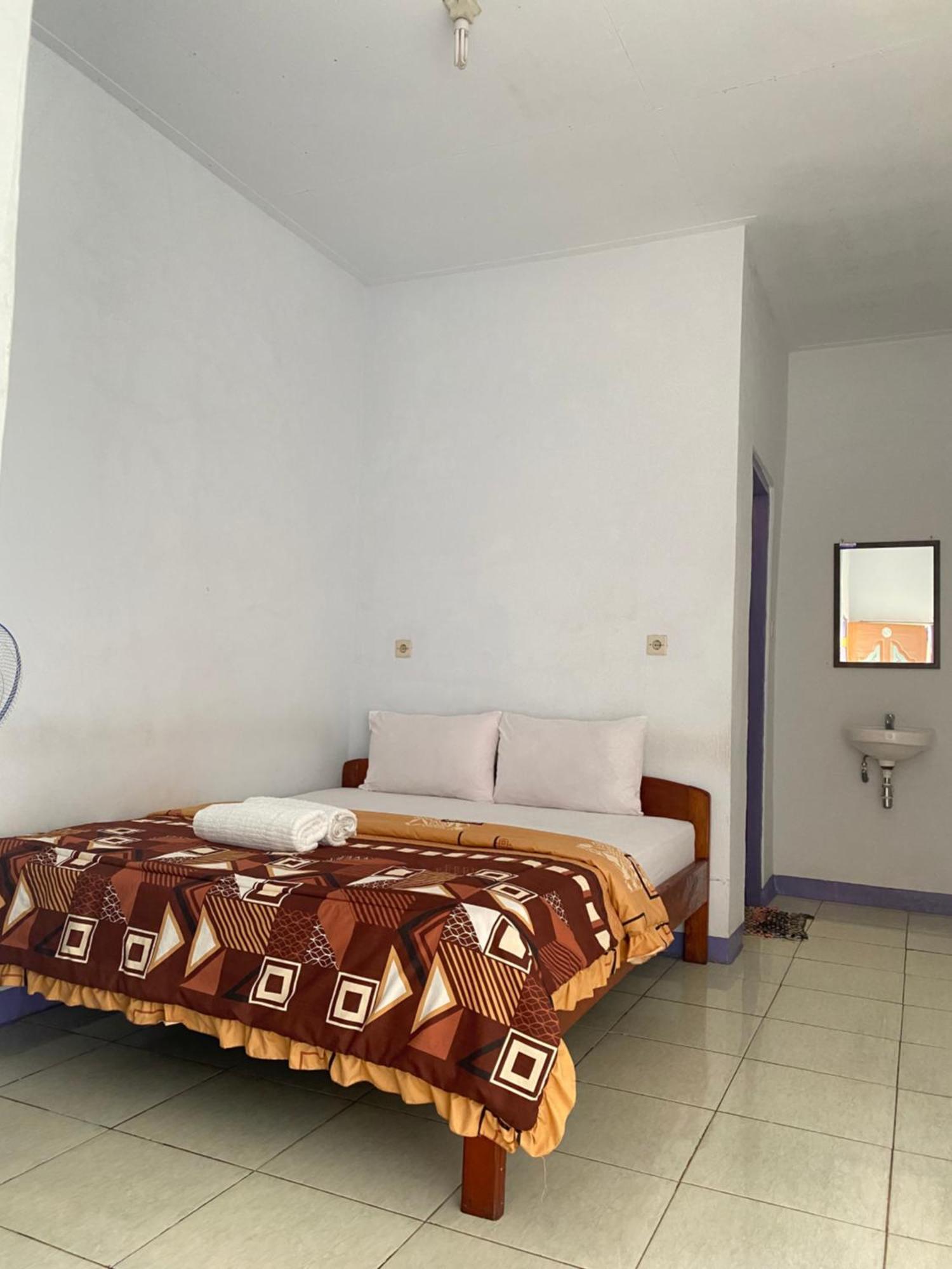 Mahoni Guest House Kelimutu Exterior foto